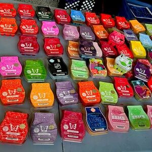 Scentsy Huge Lot of 87 bars Mixed varieties some melts but still good! See video